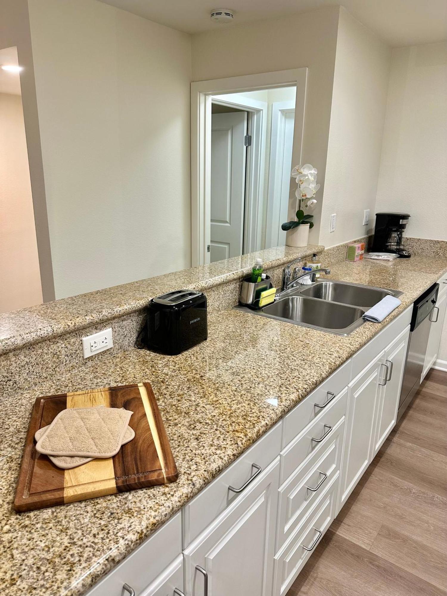 Oceanfront Peaceful 2br 2ba In Marina Del Rey